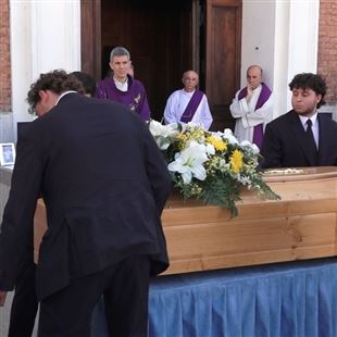L'ultimo saluto a Silvia Mantovani nella chiesa di San Bartolomeo